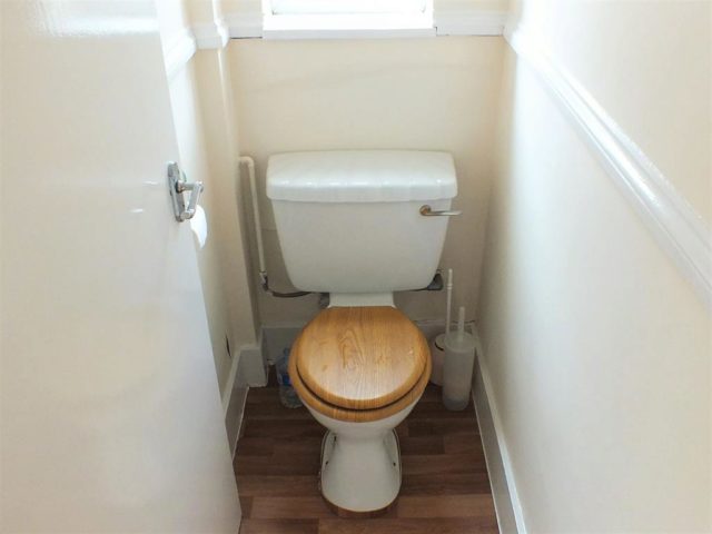  Image of 1 bedroom Cottage to rent in Nield Road Hayes UB3 at Hayes Middlesex Hayes, UB3 1SE